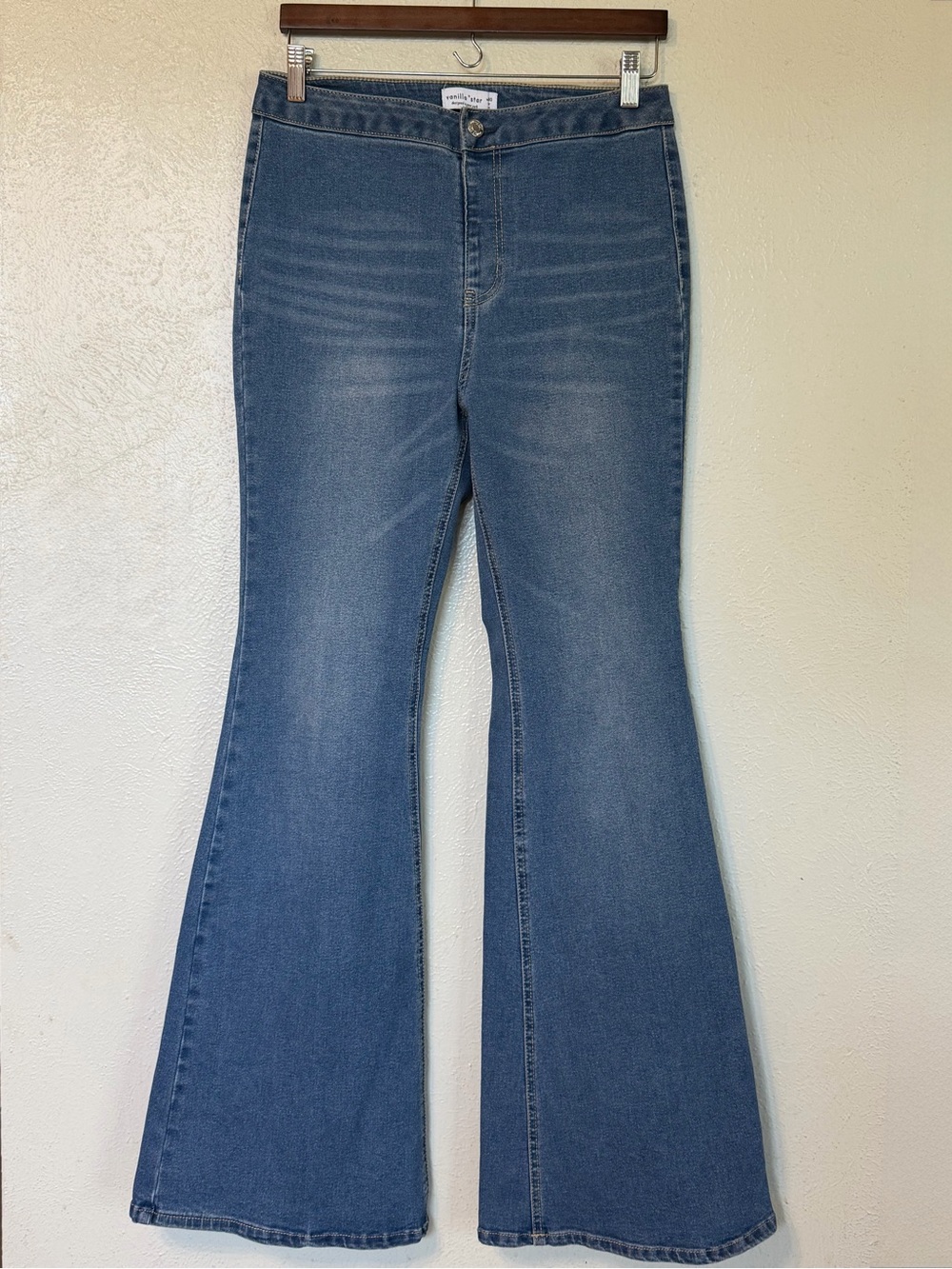Vanilla Star High Waisted Stretch Vintage Wash 70’s Bell Bottom Flare Jeans 30